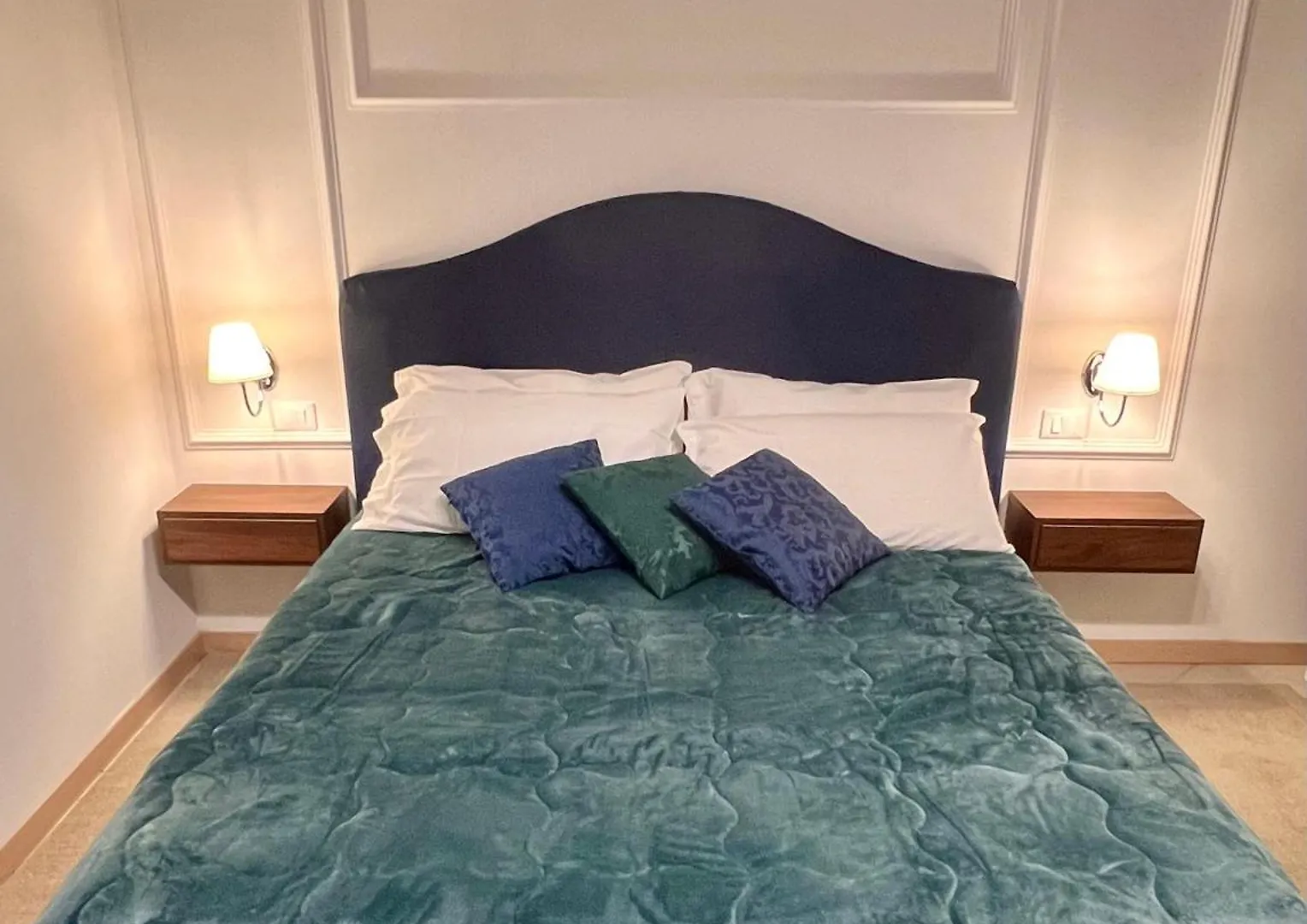 Velvet Apartment Verona 0*,  Italy